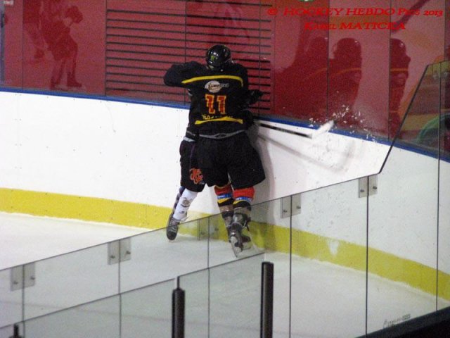 Photo hockey match Besançon - Dammarie-les-Lys le 21/12/2013