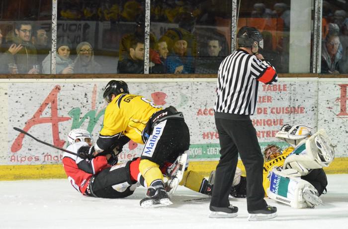 Briançon  2 - 4 Rouen