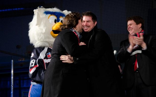 Photo hockey reportage Les Ducs partagent leur bonheur