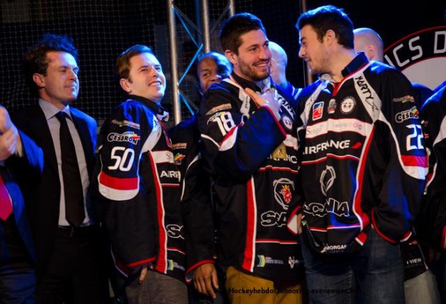 Photo hockey reportage Les Ducs partagent leur bonheur