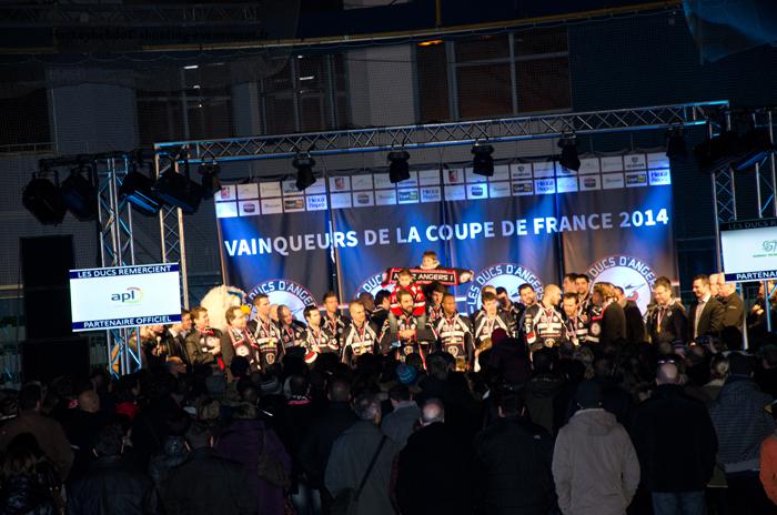 Les Ducs partagent leur bonheur — Reportage