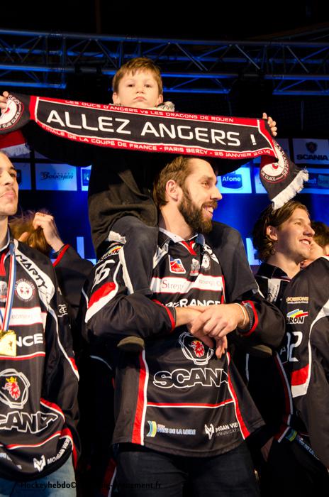 Les Ducs partagent leur bonheur — Reportage