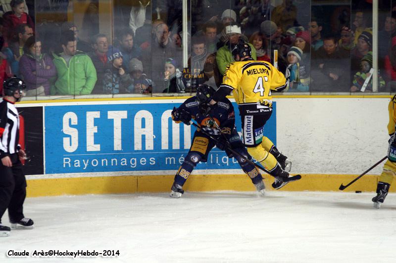 Chamonix  1 - 5 Rouen