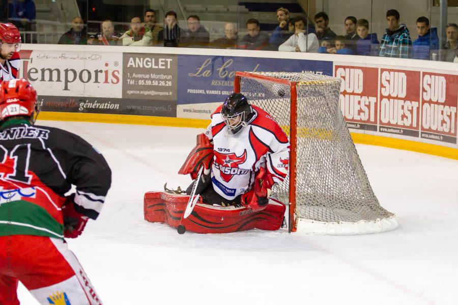 Anglet 3 - 4 Neuilly/Marne