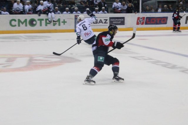 Photo hockey reportage KHL : Entrée slovaque réussie