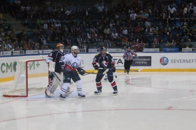 Photo hockey reportage KHL : Entrée slovaque réussie