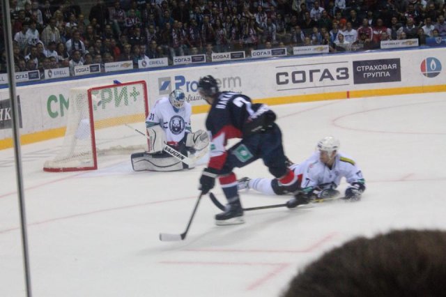 Photo hockey reportage KHL : Entrée slovaque réussie