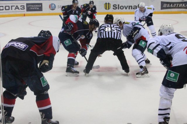 Photo hockey reportage KHL : Entrée slovaque réussie