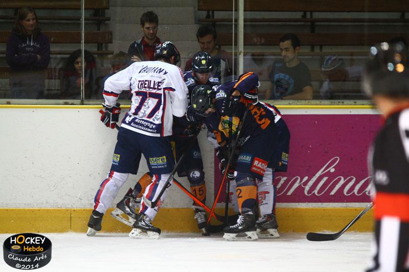 Chamonix  3 - 0 Grenoble 