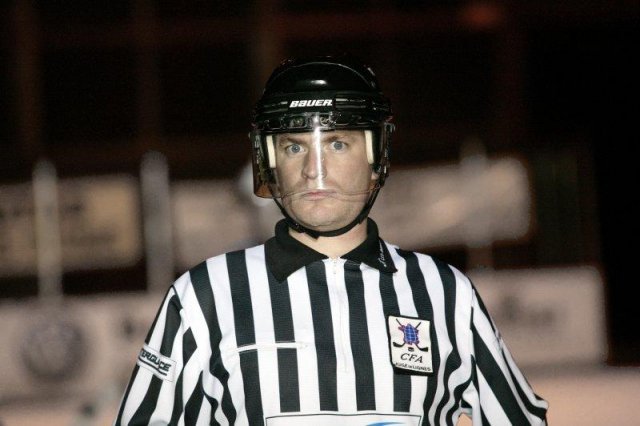 Photo hockey reportage Les arbitres en folie...