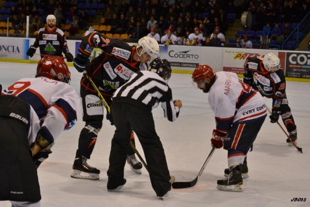 Photo hockey match La Roche-sur-Yon - Evry  le 29/11/2014