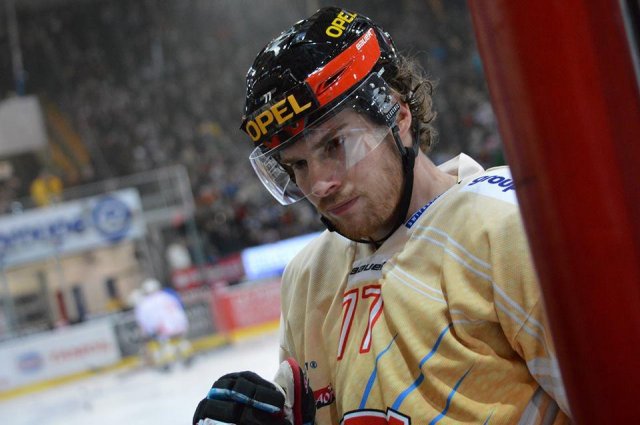 Photo hockey reportage Le derby des Zähringen pour le CP Berne