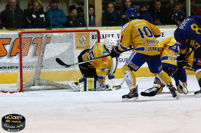 Chamonix  0 - 2 Dijon 
