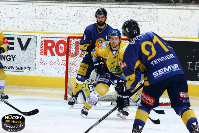 Chamonix  0 - 2 Dijon 