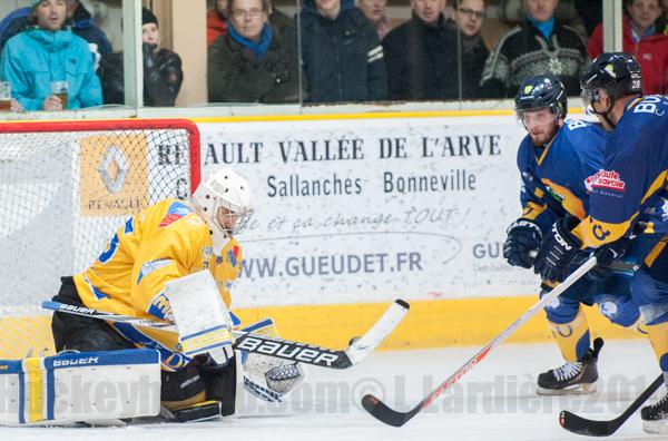 Chamonix  0 - 2 Dijon 