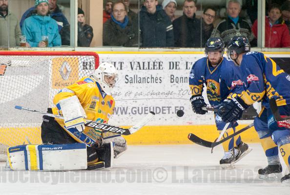 Chamonix  0 - 2 Dijon 