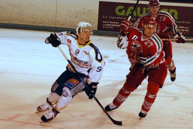 Courbevoie  3 - 5 Avignon