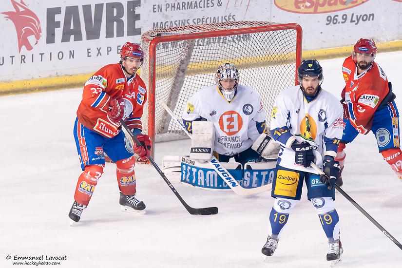 Lyon 3 - 5 Chamonix 