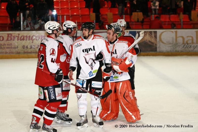 Briançon  2 - 0 Tours 
