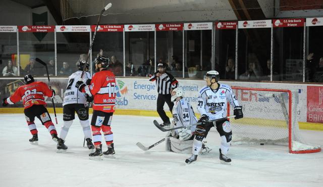 Briançon  9 - 5 Brest 