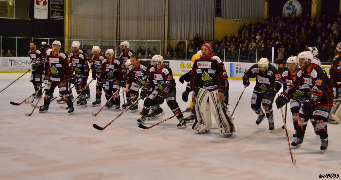 La Roche-sur-Yon 3 - 0 Annecy