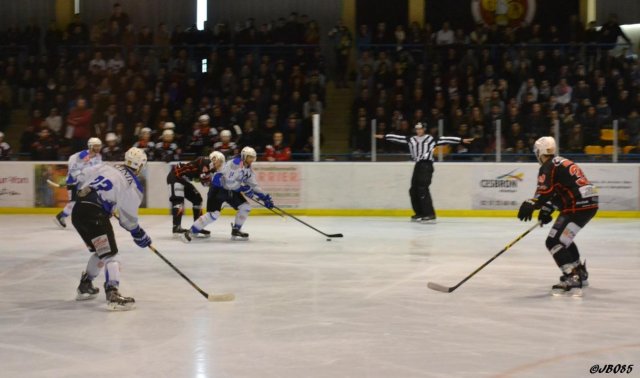 Photo hockey match La Roche-sur-Yon - Courchevel-Méribel-Pralognan le 04/04/2015