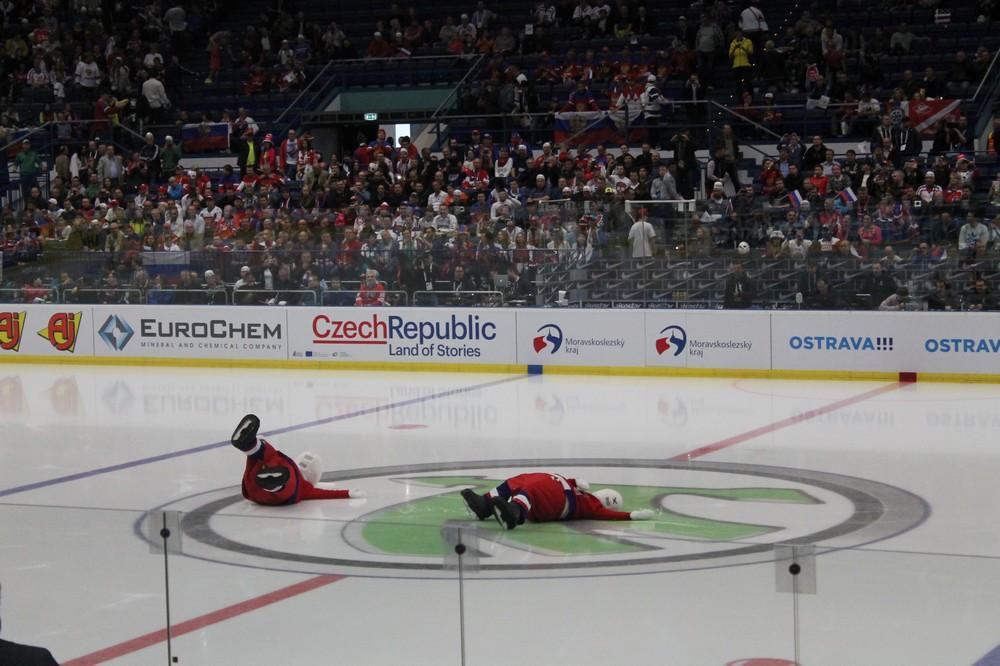 Russia 2 - 4 United States of America