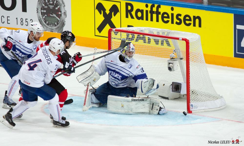 France 3 - 4 Canada