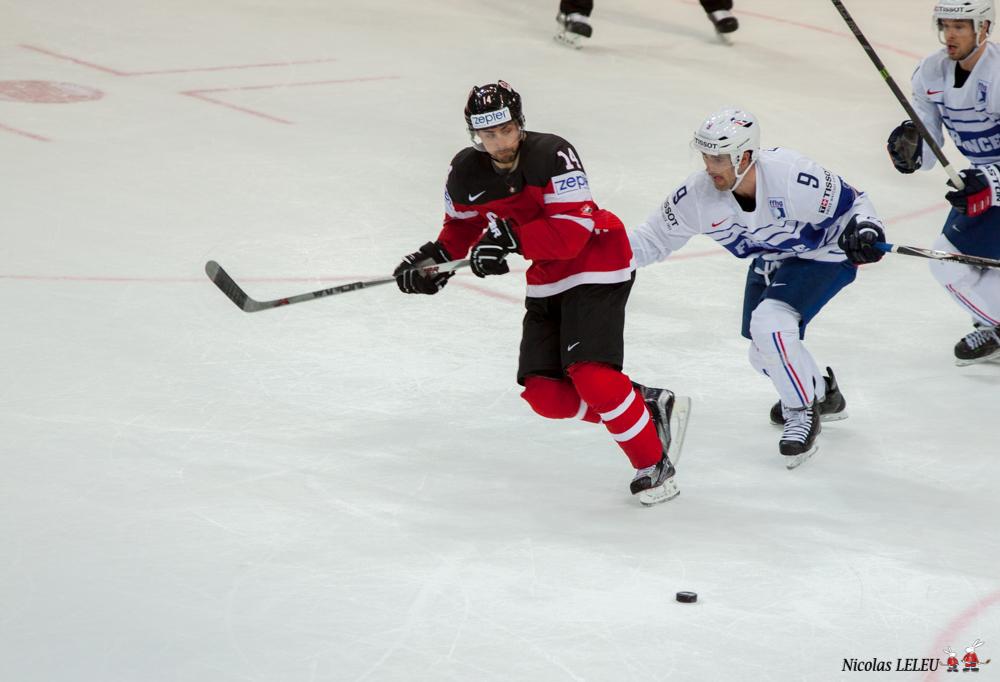 France 3 - 4 Canada