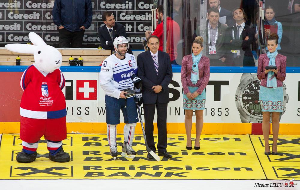 France 3 - 4 Canada
