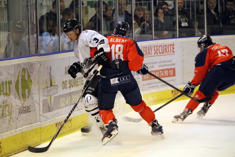 Angers  4 - 1 Brest 
