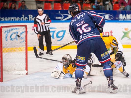 Grenoble  3 - 4 Strasbourg 