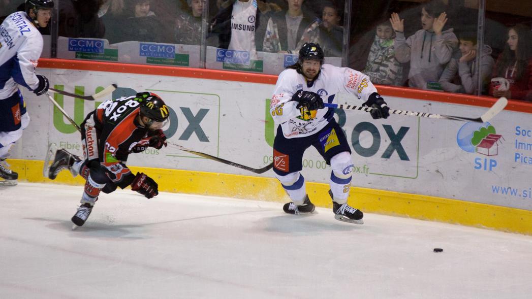 Amiens  2 - 0 Chamonix 