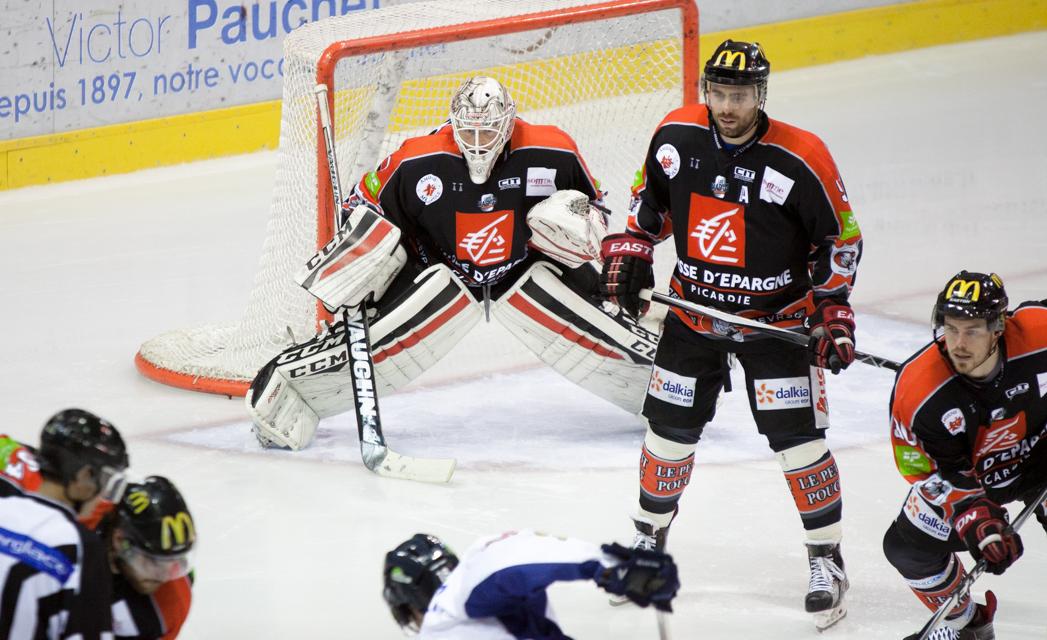 Amiens  2 - 0 Chamonix 