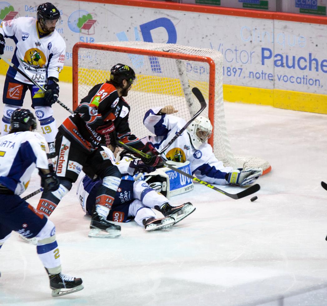 Amiens  2 - 0 Chamonix 