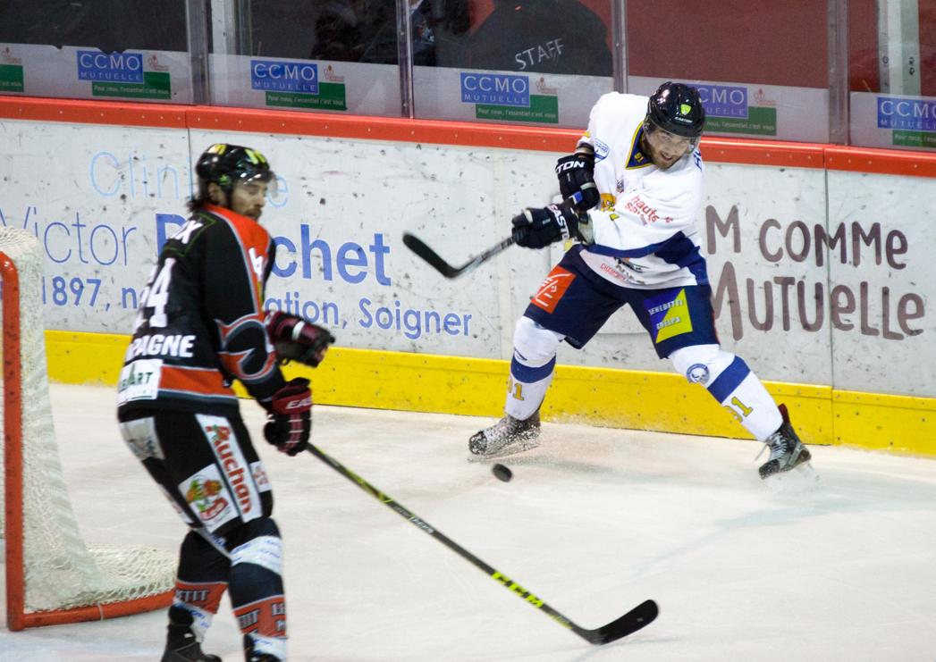 Amiens  2 - 0 Chamonix 