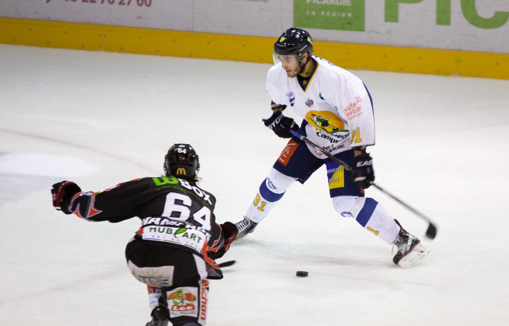 Amiens  2 - 0 Chamonix 
