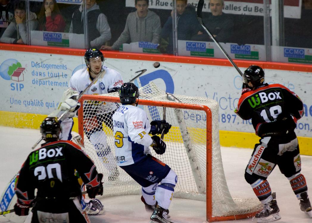 Amiens  2 - 0 Chamonix 