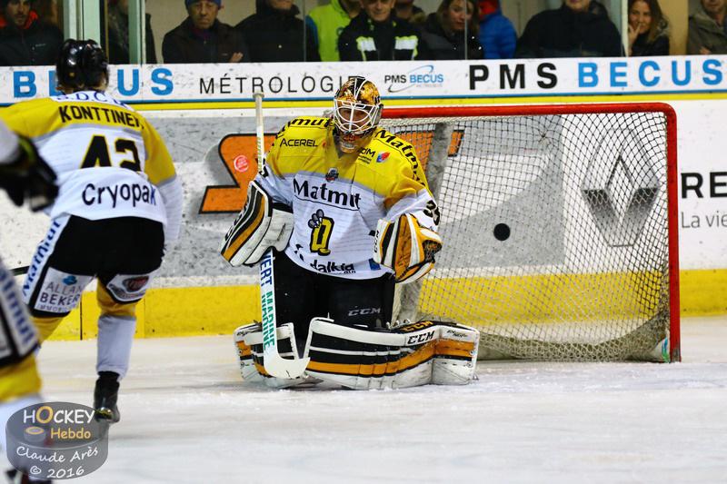 Chamonix  0 - 2 Rouen