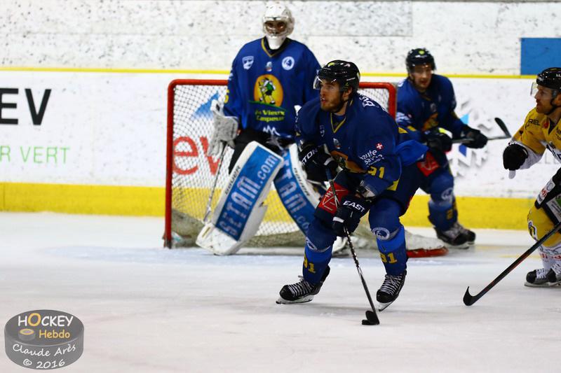 Chamonix  0 - 2 Rouen
