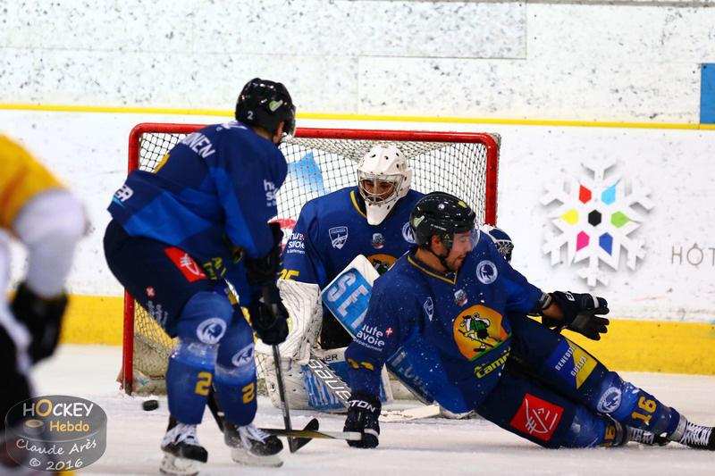 Chamonix  0 - 2 Rouen