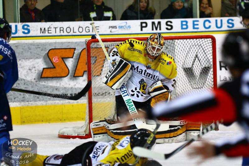 Chamonix  0 - 2 Rouen
