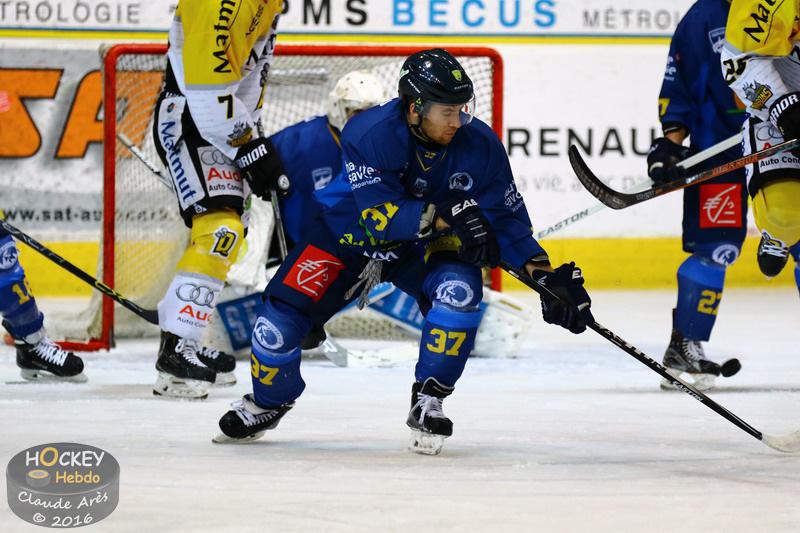 Chamonix  0 - 2 Rouen