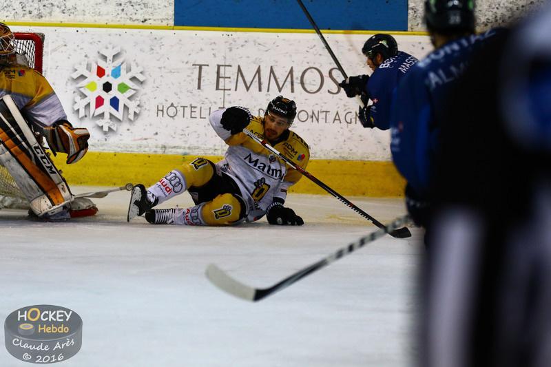 Chamonix  0 - 2 Rouen