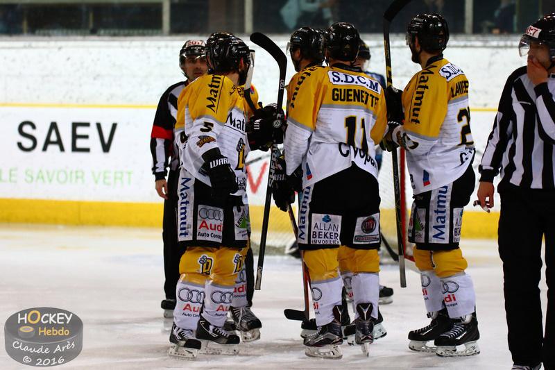 Chamonix  0 - 2 Rouen