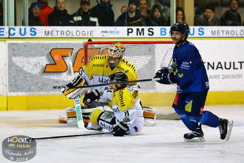 Chamonix  0 - 2 Rouen