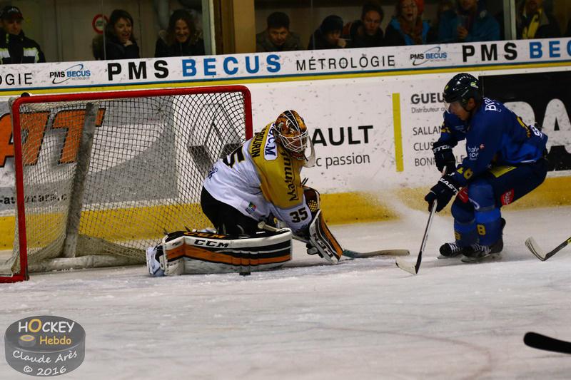 Chamonix  0 - 2 Rouen