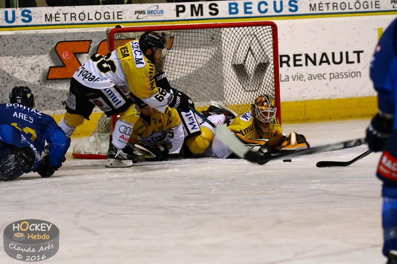 Chamonix  0 - 2 Rouen