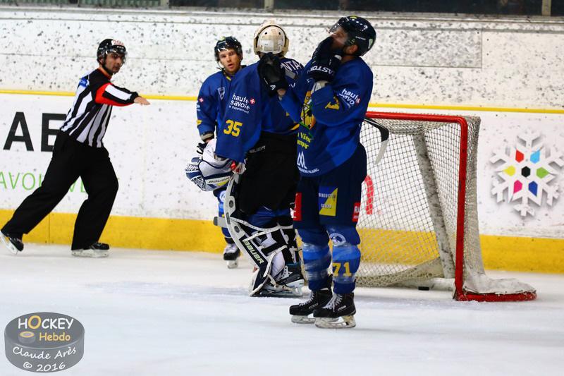 Chamonix  0 - 2 Rouen