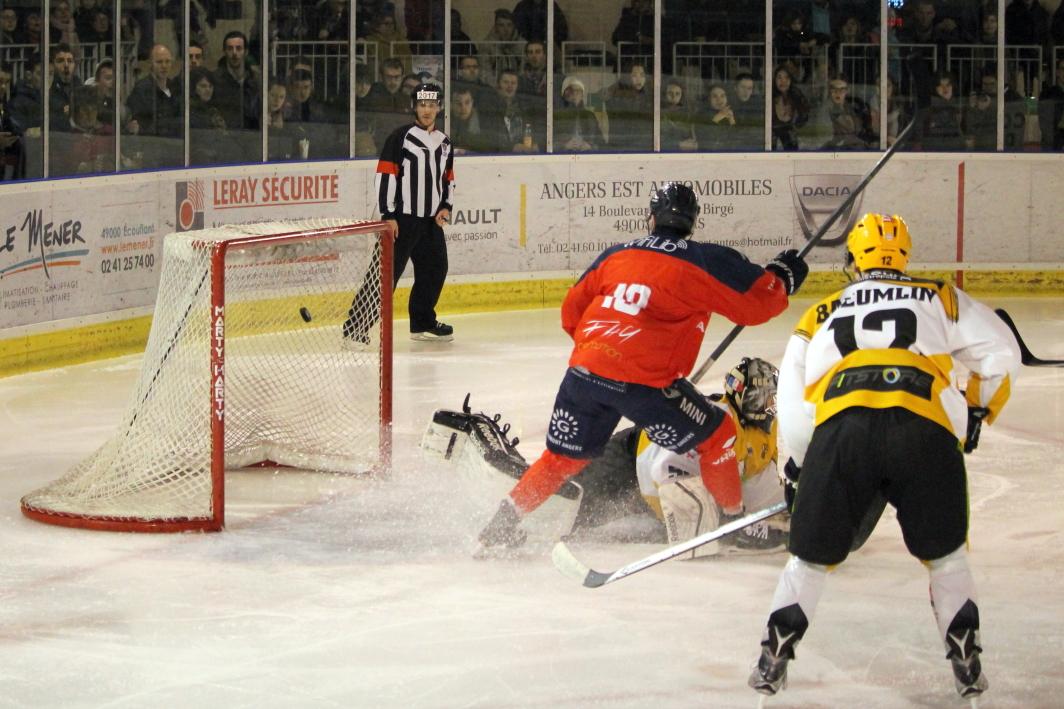 Angers  6 - 1 Strasbourg 